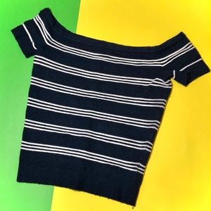 AMERICAN EAGLE SHOULDER SHIRT XS CROP TOP